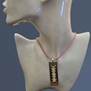 Vtg BEST Vertical Criss-cross Threaded Pendant Pink Leather Braided Necklace